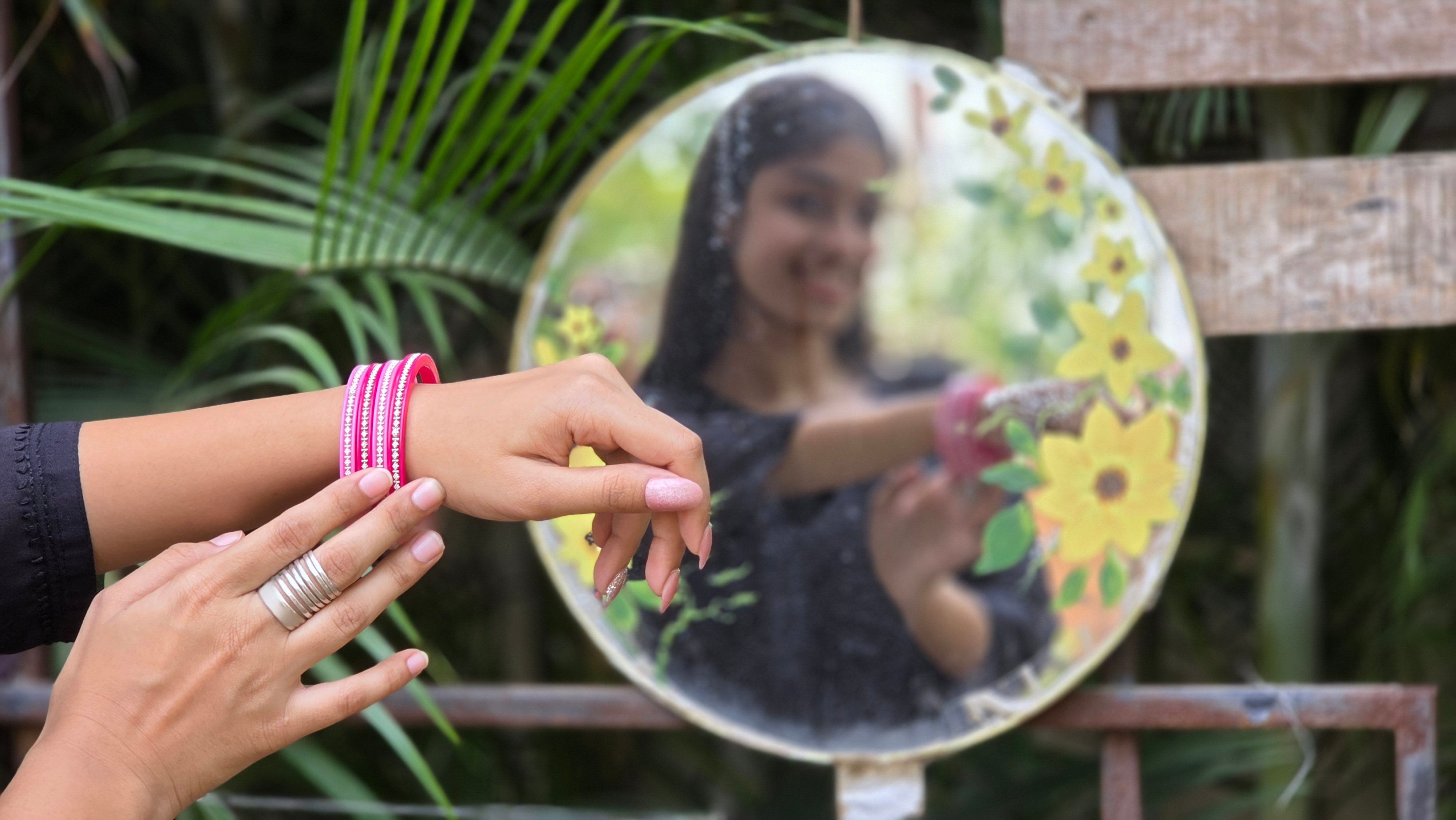Aayat Baby Pink Crystal Lined Bangles