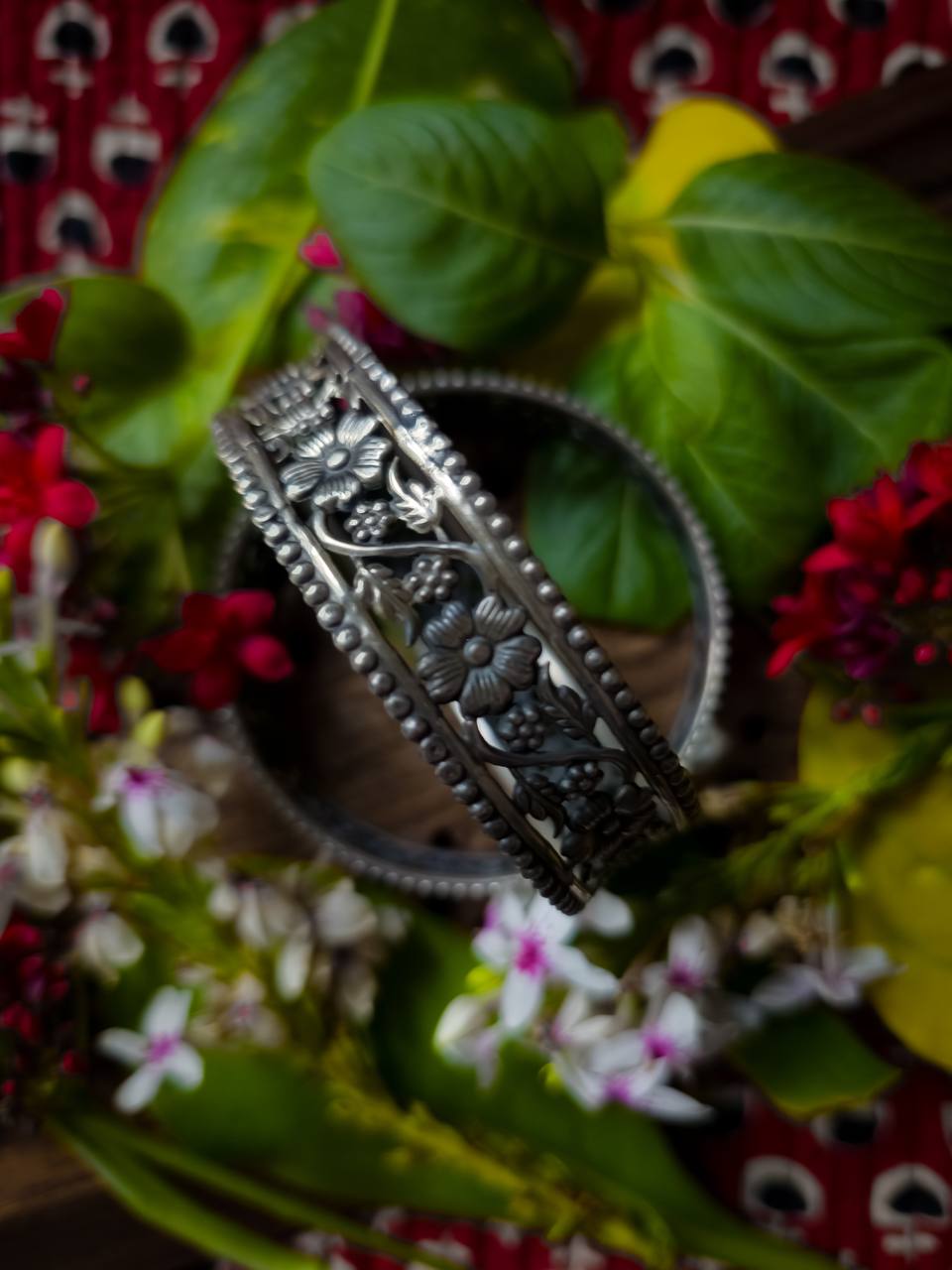 Aayat Vanya Floral Silver Bangle