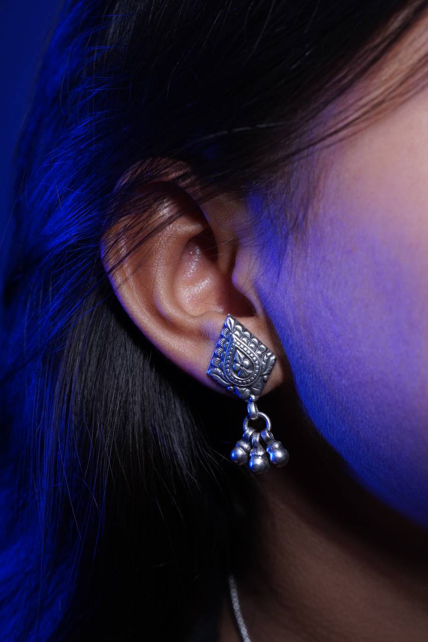 Aayat Diamond Silver Jhumka's